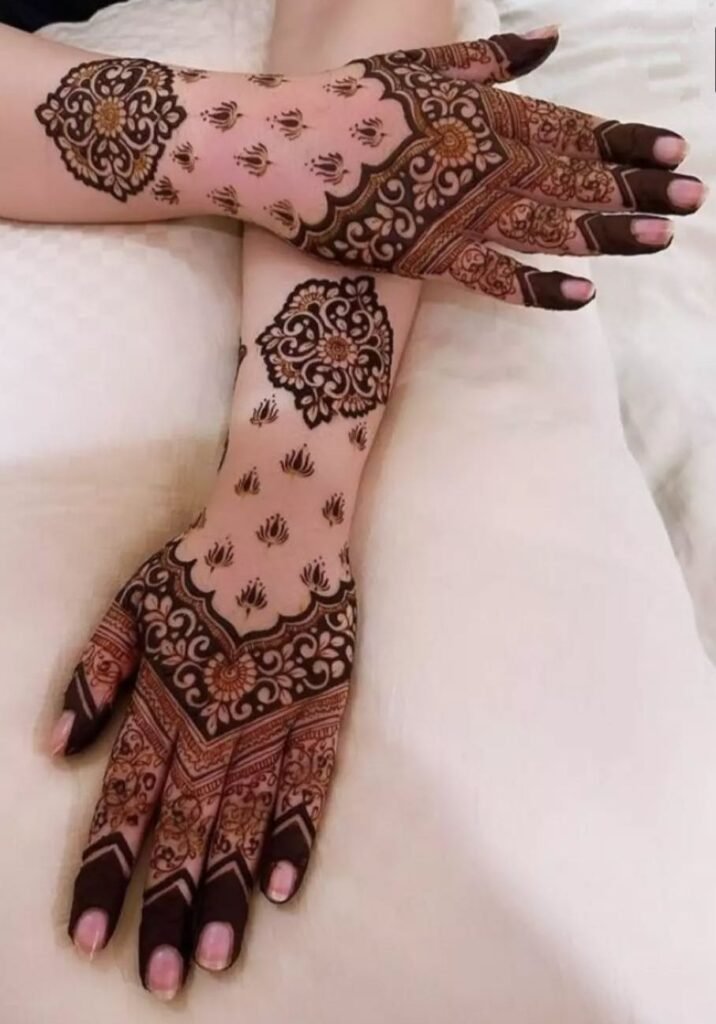 Circle fancy mehndi design
