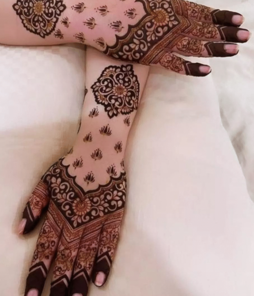 Circle fancy mehndi design