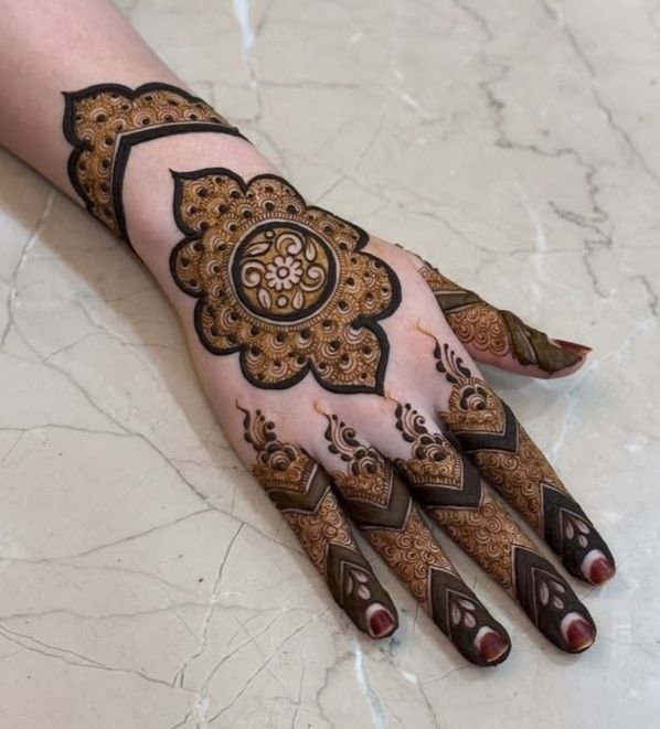 Classic fancy mehndi design