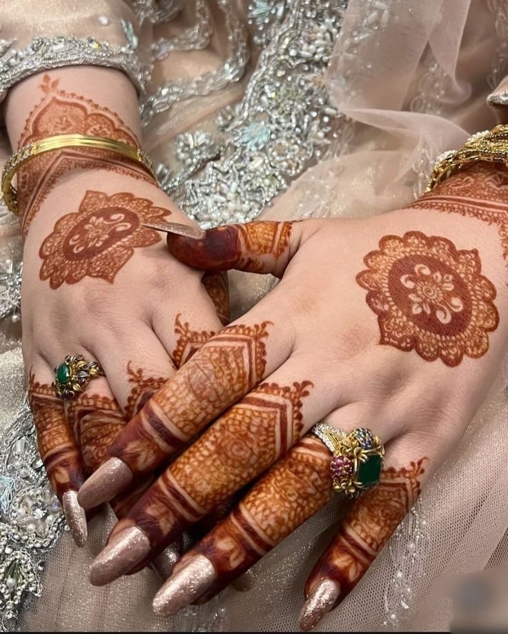 Dark fancy mehndi design
