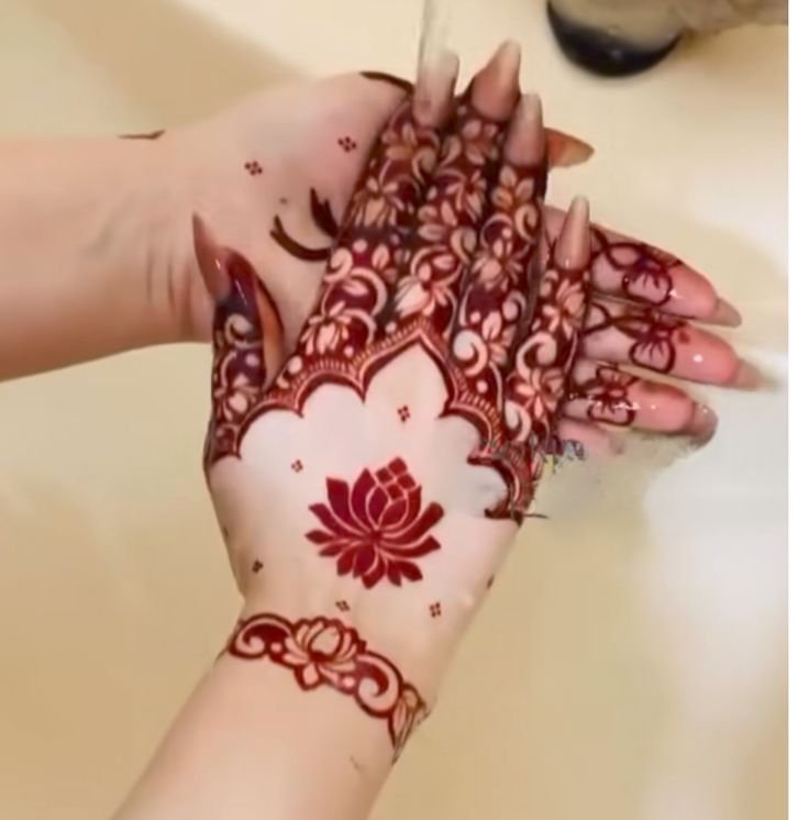Eye-catching fancy mehndi design