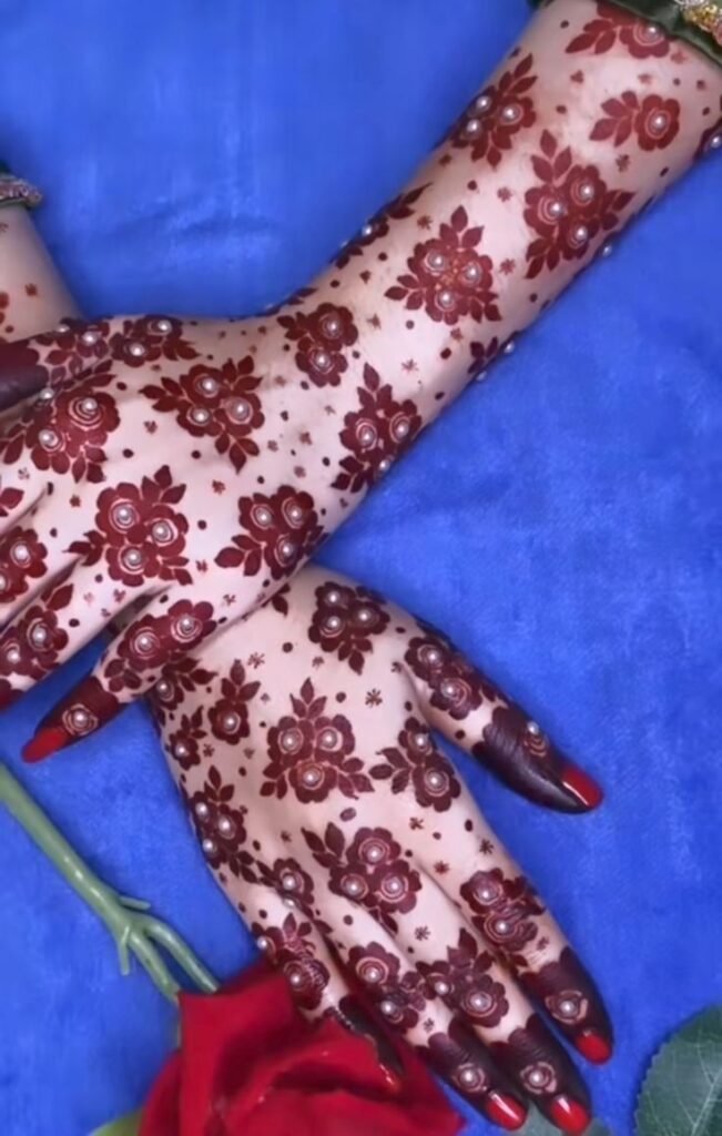 Floral fancy mehndi design