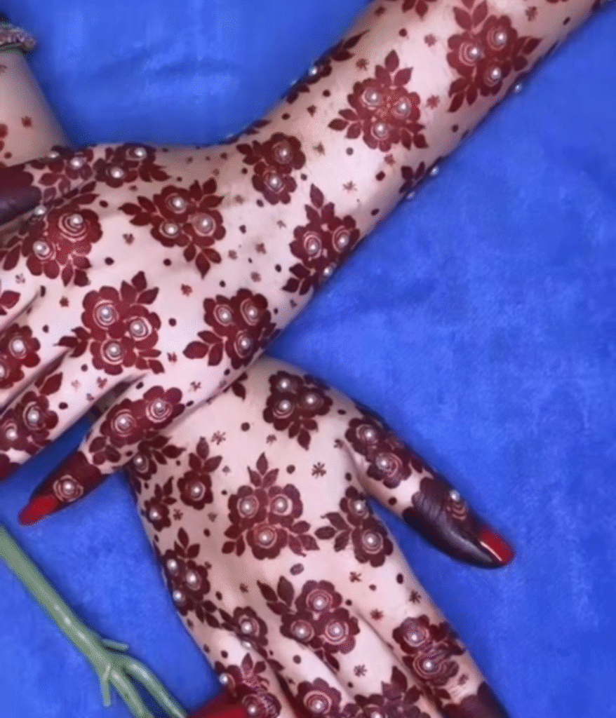 Floral fancy mehndi design