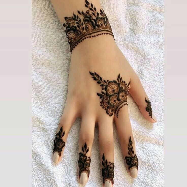 Heavy fancy mehndi design