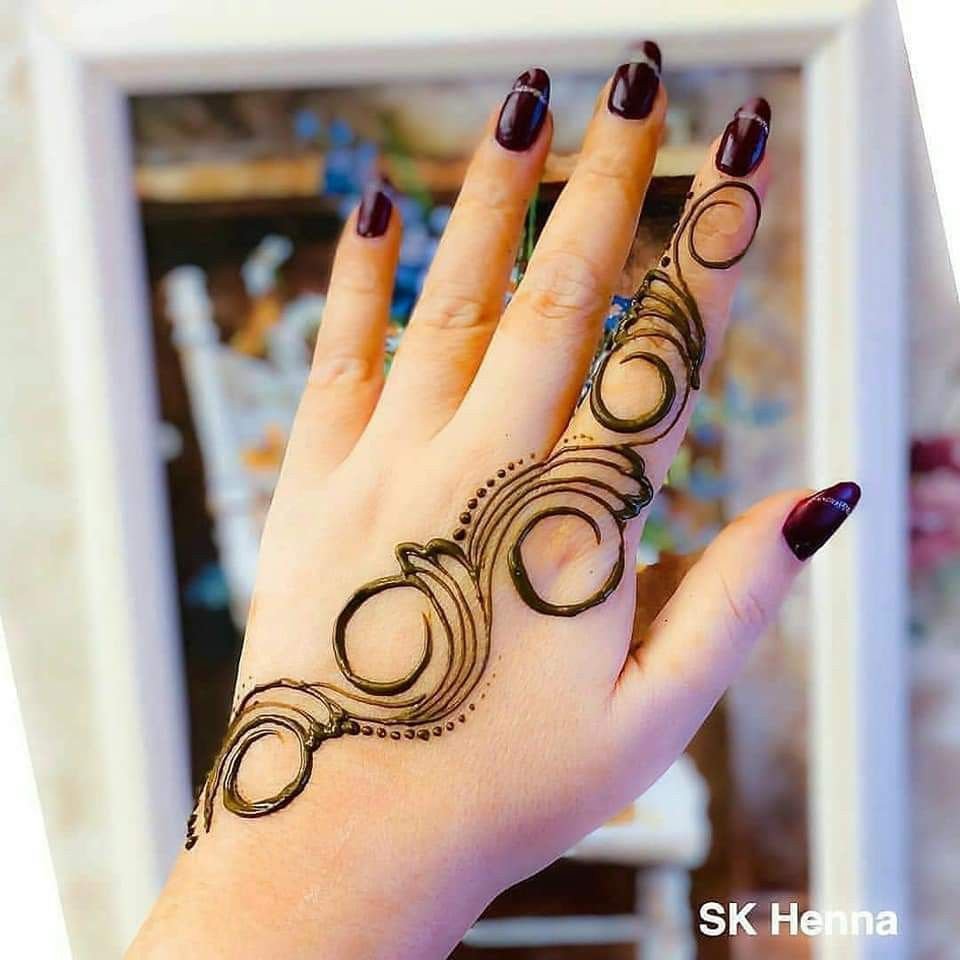 Modern fancy mehndi design
