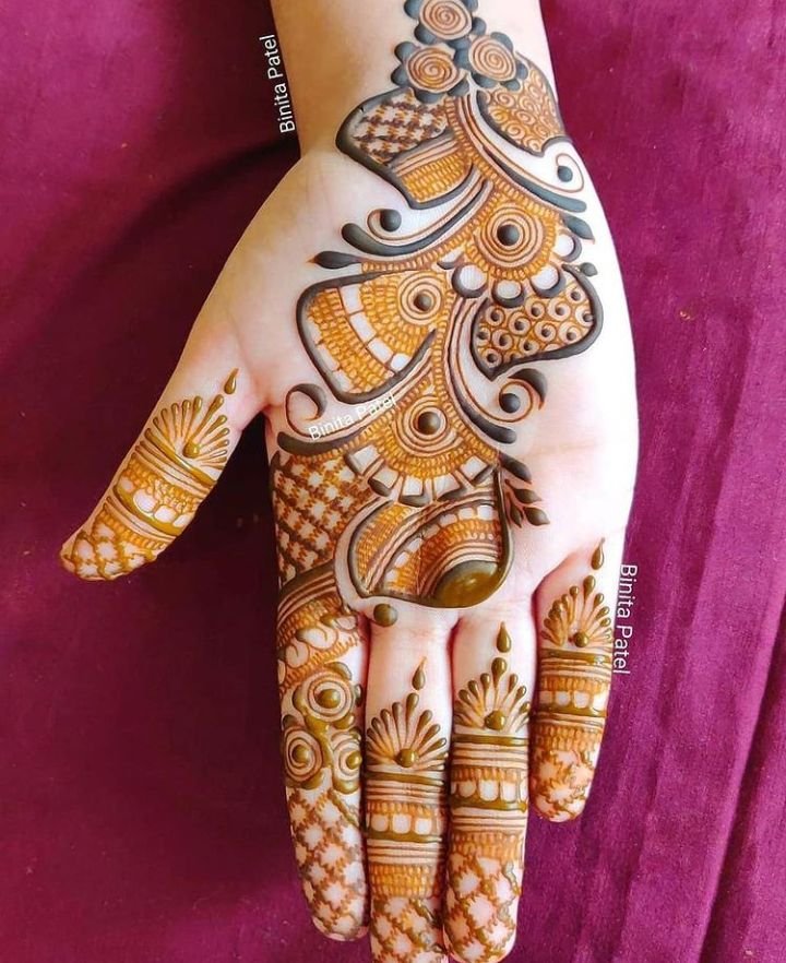 Net style fancy mehndi design