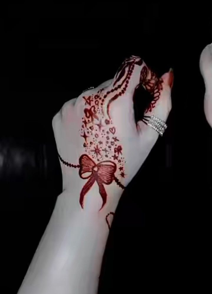 One hand fancy mehndi design