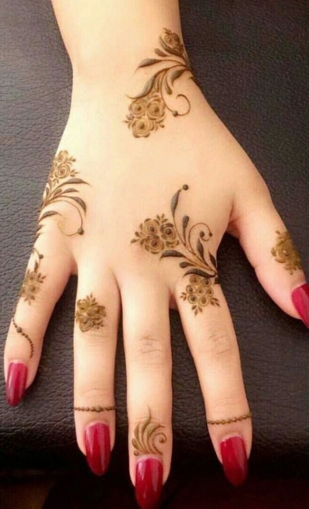 Oval fancy mehndi design