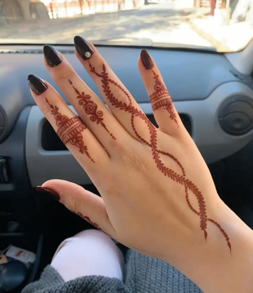 SMART SHORT MEHNDI DESIGN