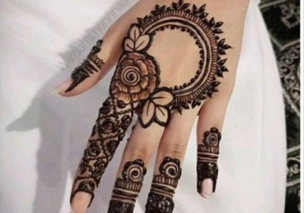 aesthetic-circle-mehndi-design