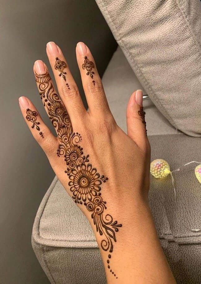 aesthetic-one-side-mehndi-design