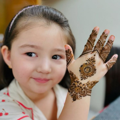 back-hand-kids-mehndi-design