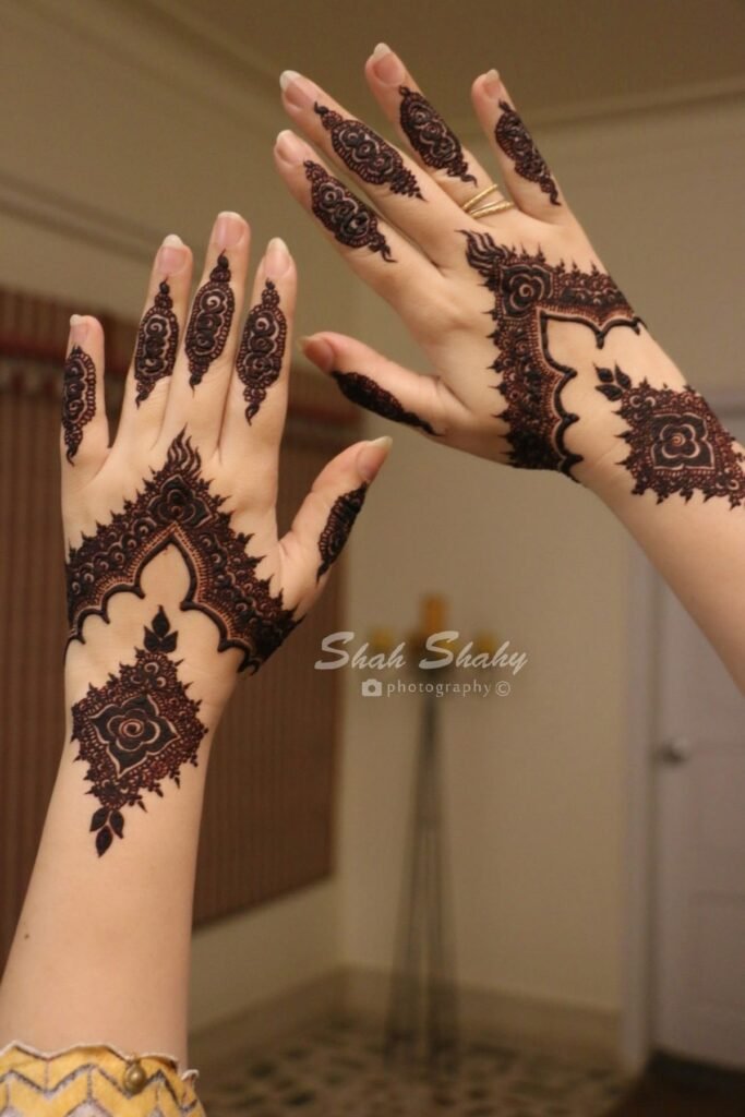 beautiful palm henna for eid