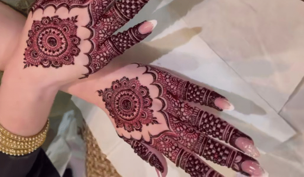bridal-stylish-back-hand-mehndi-design-arabic