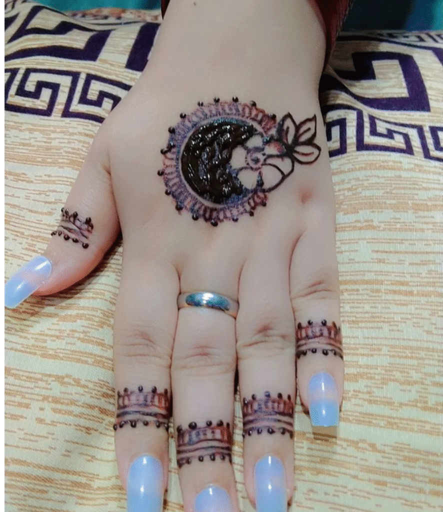 cute short mehndi design