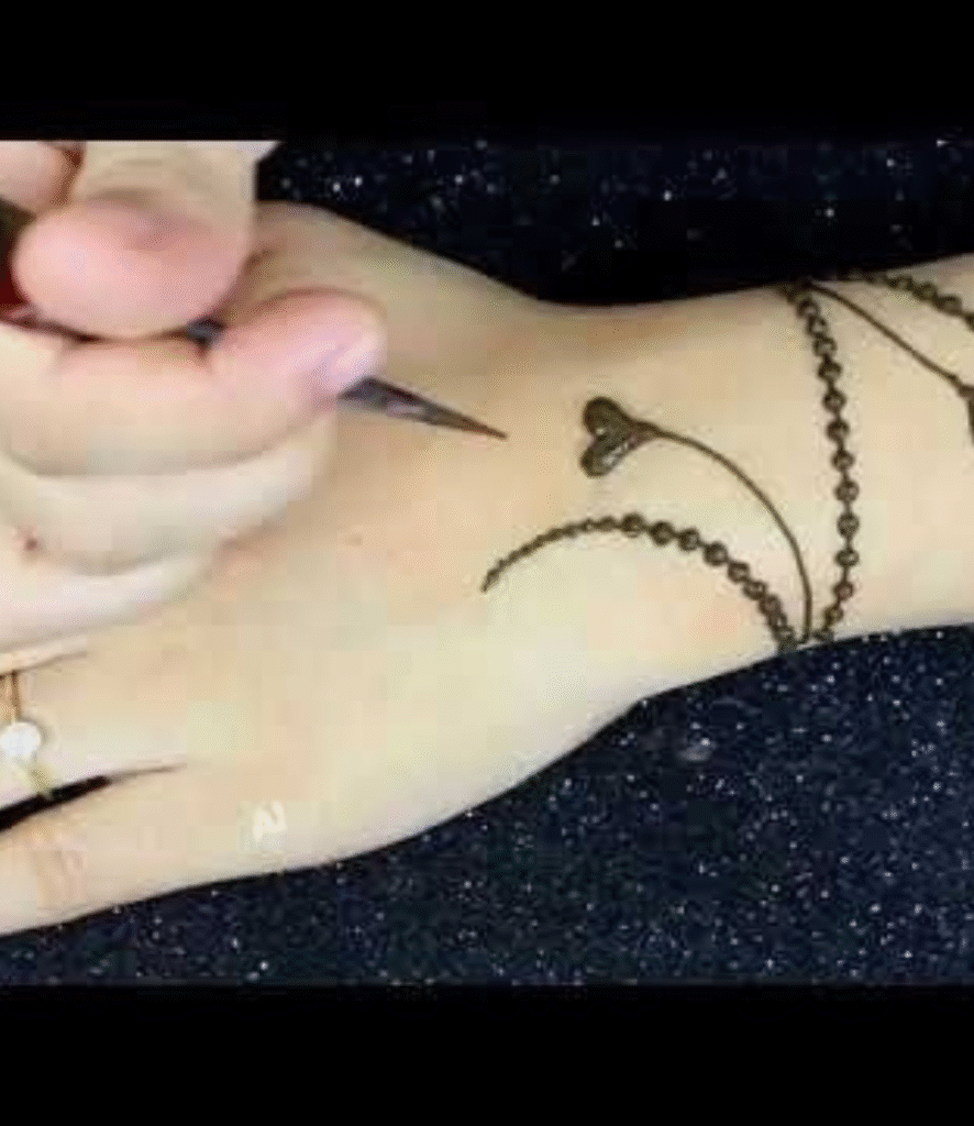 easy heart mehndi design