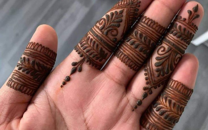 front-hand-finger-mehndi-design