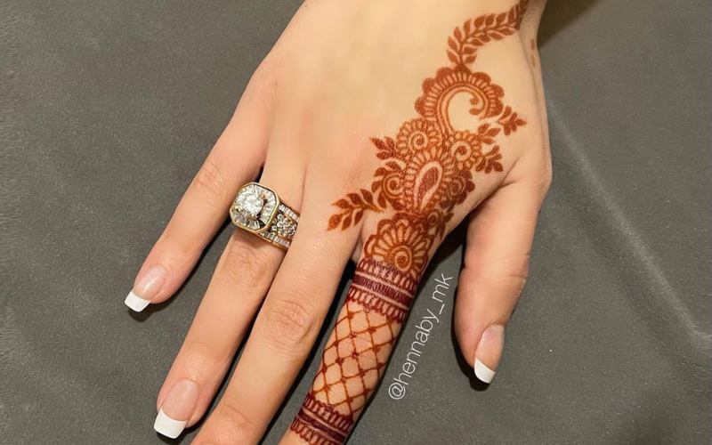 ight-hand-finger-mehndi-design