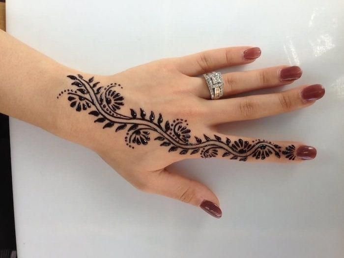 lotus-one-side-mehndi-design