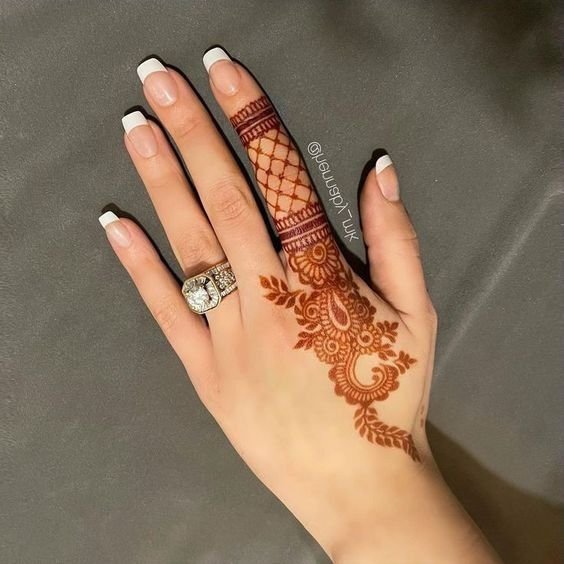 one-side-mehndi-design-arabic-for-girl