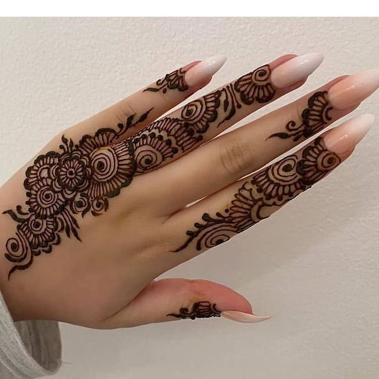 one-side-mehndi-design-arabic-simple