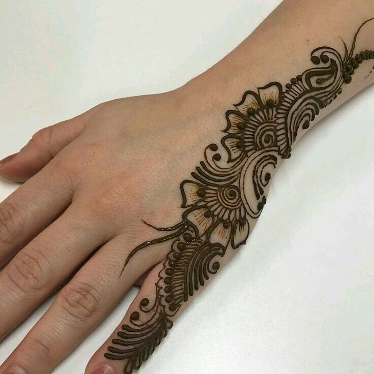 one-side-mehndi-design-simple-and-beautiful