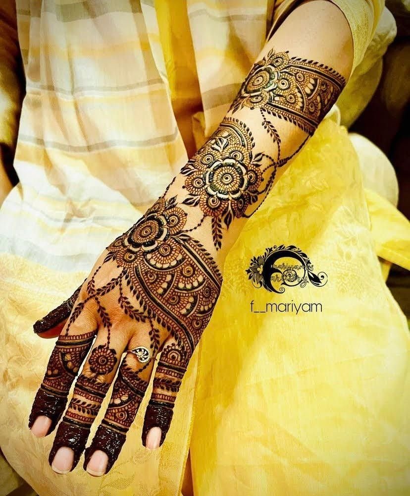 round-bangle-mehndi-design-front-and-back