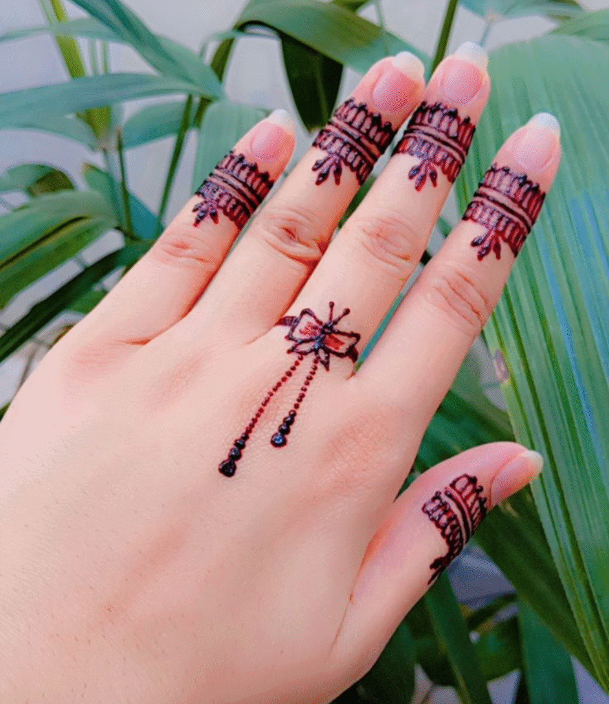 short mehndi design simple seen