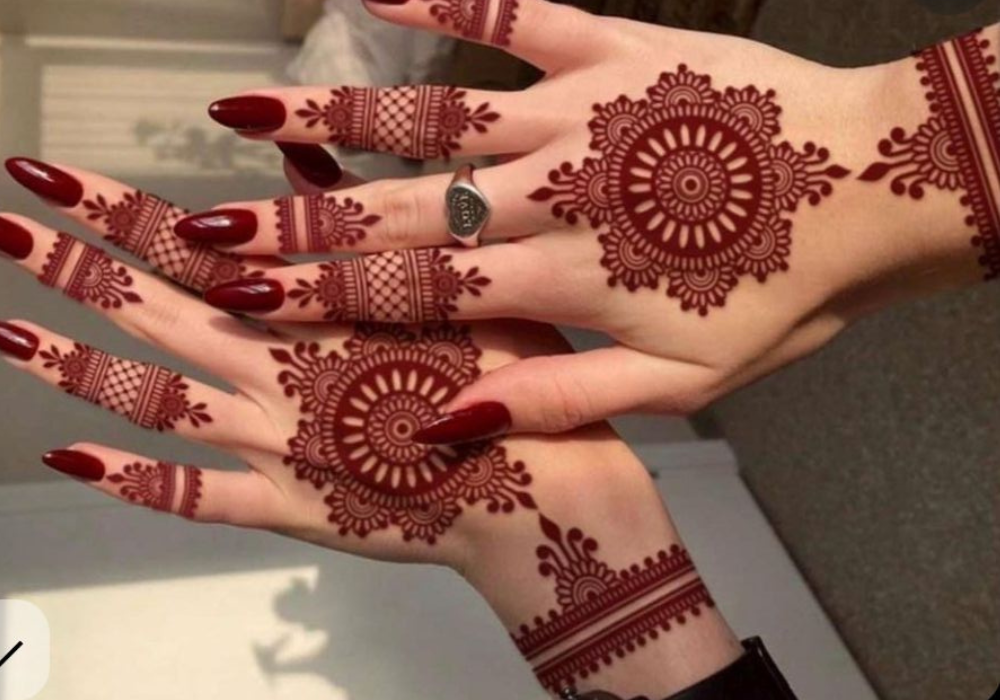 simple-circle-mehndi-design-for-girl