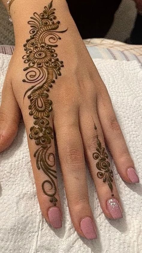simple-one-side-mehndi-design
