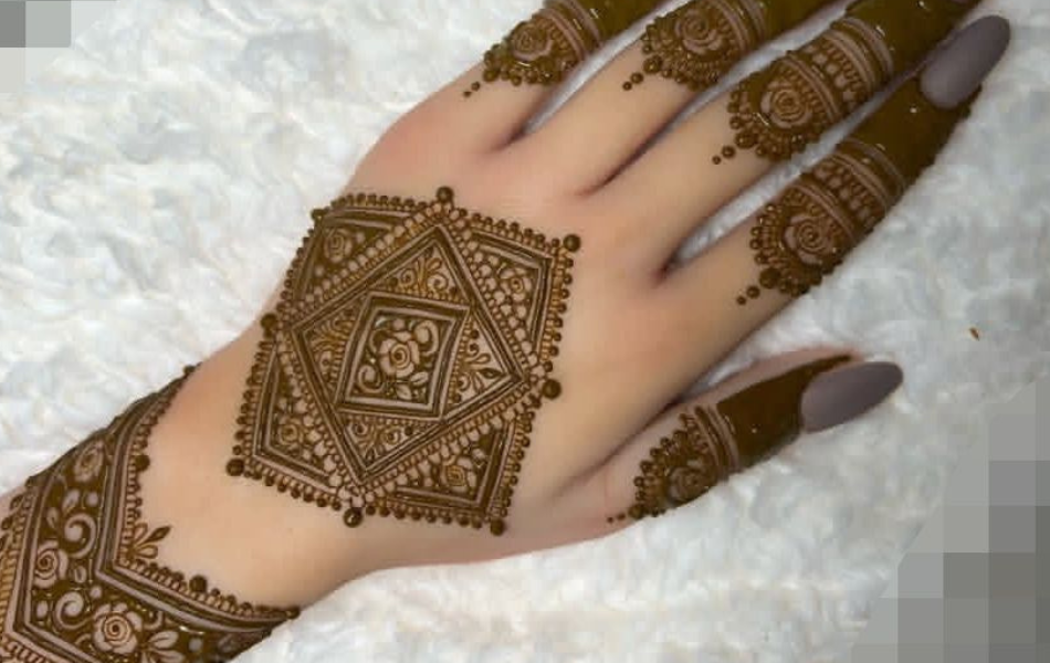 simple-pakistani-mehndi-design-2025