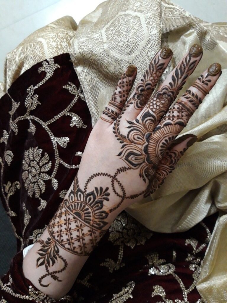 stylish dubai mehndi design