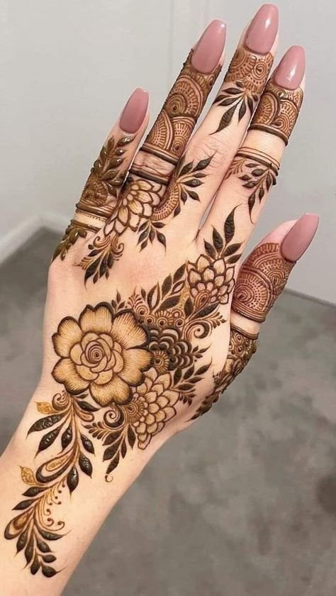 stylish floral mehndi design