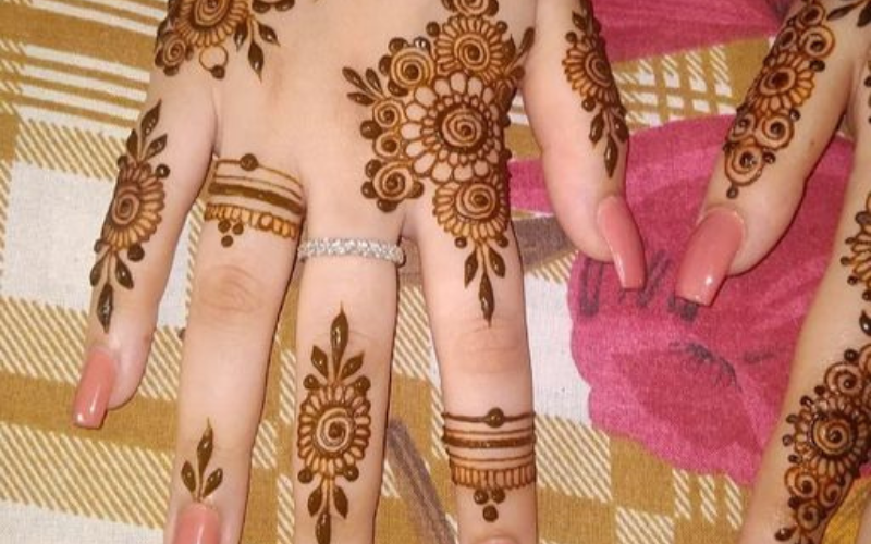 unique-finger-mehndi-design