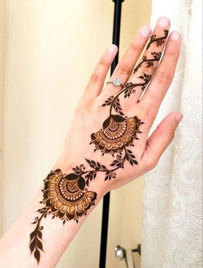 unique floral mehndi design