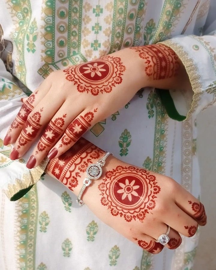 Creative Ticky Mehndi Design