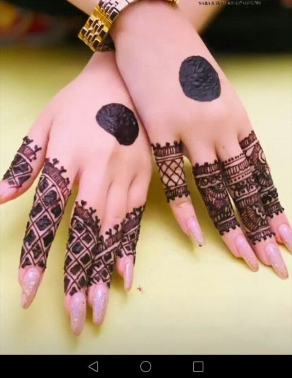 Heart Ticky Mehndi Design