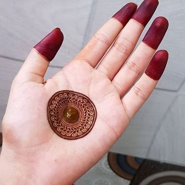 SIMPLE TICKY MEHNDI DESIGN