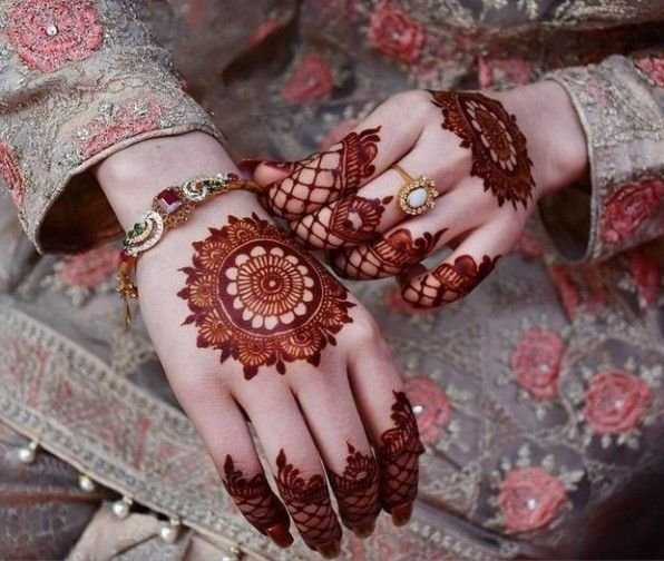 TICKY MEHNDI DESIGN CUTE