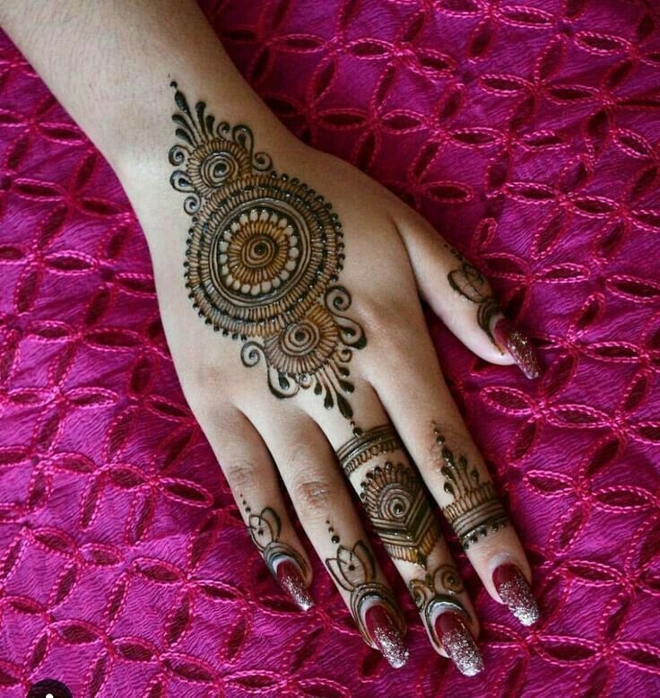 aesthetic-patch-mehndi-design