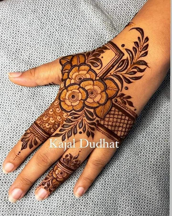 circle-right-hand-mehndi-design