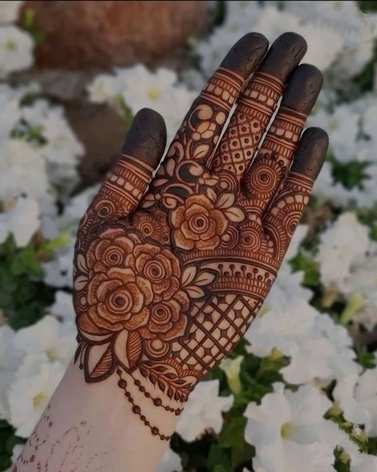 right-hand-mehndi-design-aesthetic
