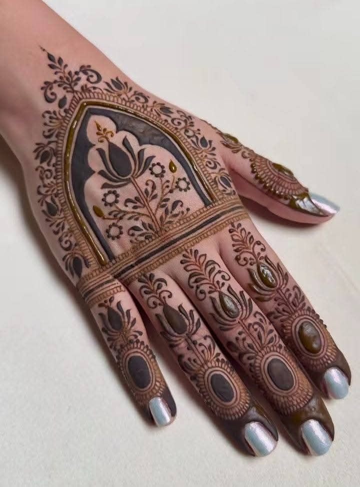 right-hand-mehndi-design-karwa-chauth