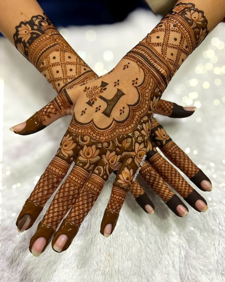 right-hand-mehndi-design-unique