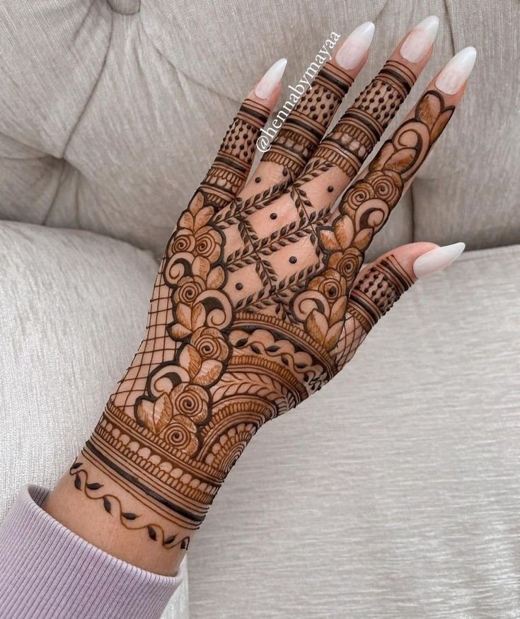 stylish-right-hand-mehndi-design