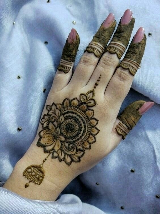 unique-patch-mehndi-design