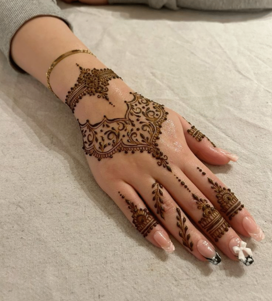 aesthetic traditional mehndi design