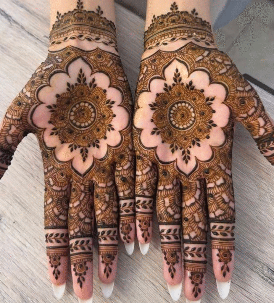 full heavy bride sister mehndi design