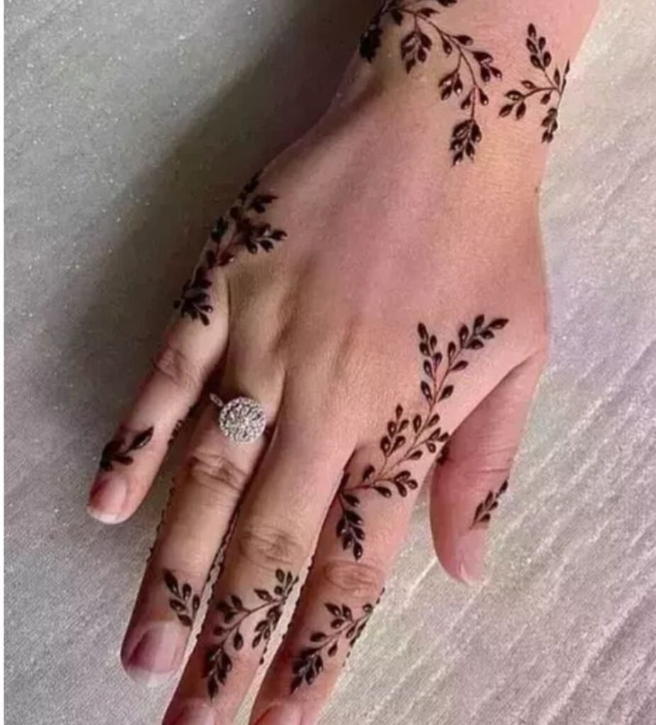  Minimalist Mehndi 
