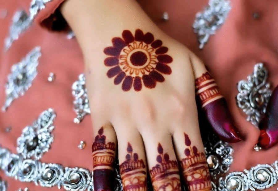 clean bhrwan mehndi design